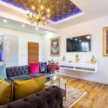 Super Luxurious Leeds (West Yorkshire)