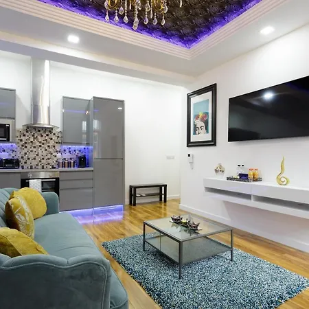 Super Luxurious Leeds (West Yorkshire)