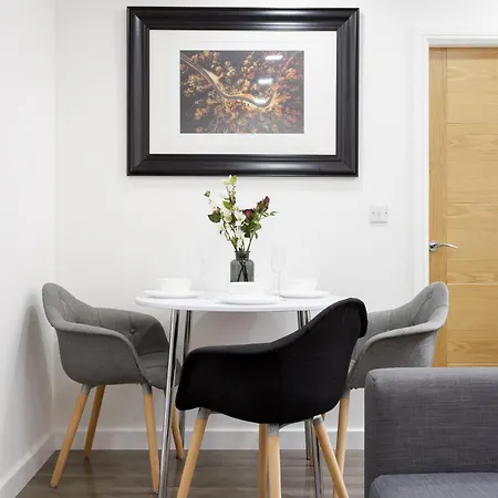 Super Luxurious * Leeds (West Yorkshire)