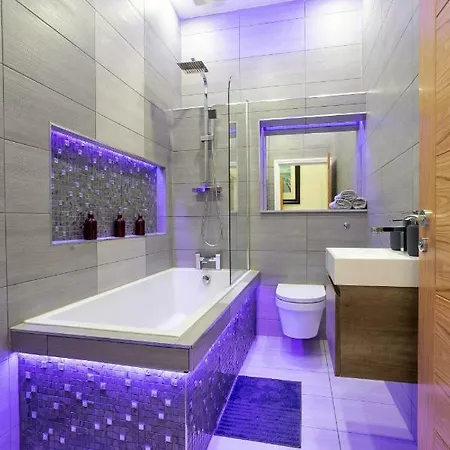 Super Luxurious Leeds (West Yorkshire)