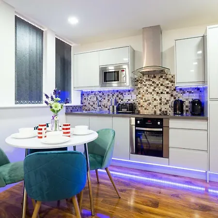 Ellerby Apartment *