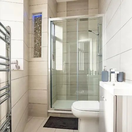 Ellerby Apartment *