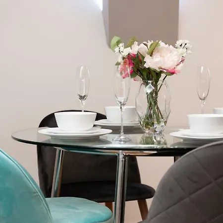 Super Luxurious Leeds (West Yorkshire)