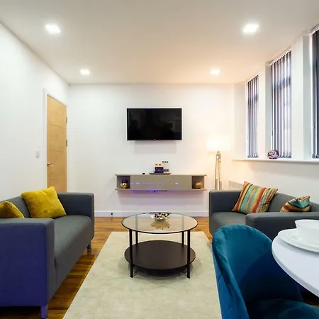 Super Luxurious * Leeds (West Yorkshire)