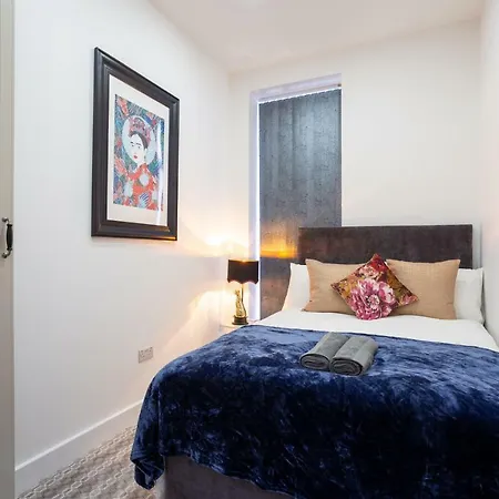 Super Luxurious Leeds (West Yorkshire)