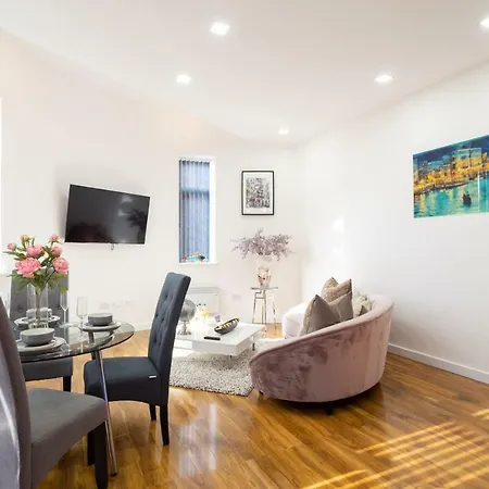 Super Luxurious * Leeds (West Yorkshire)