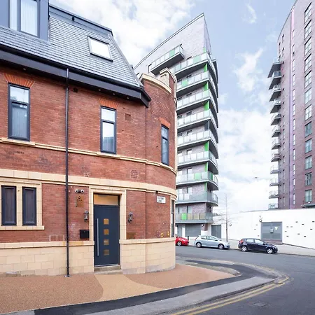 Ellerby Apartment *